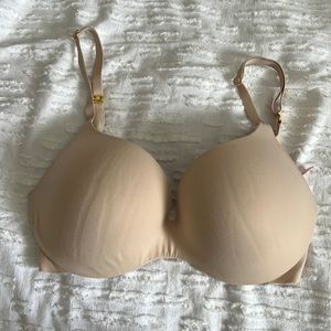 Victoria’s Secret 34D bra